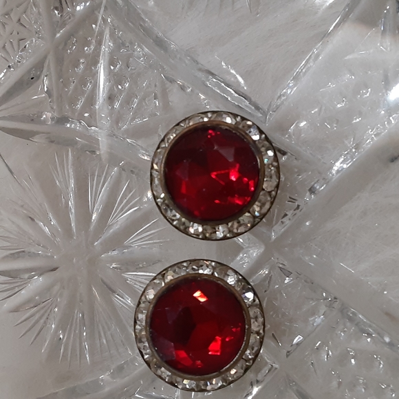 Ruby Red Vintage Rhinestone Earrings Clip On - Picture 5 of 6